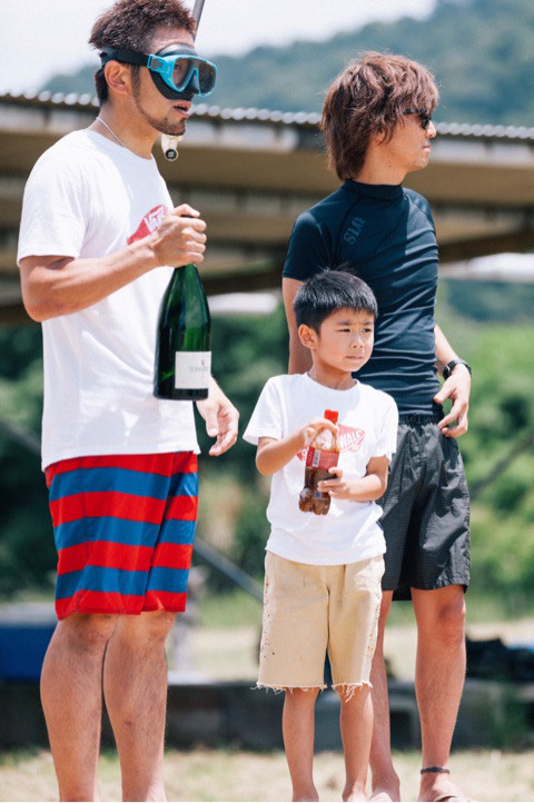 {8EE9B4A7-4240-40FF-99A7-CB0B1828BA3A}